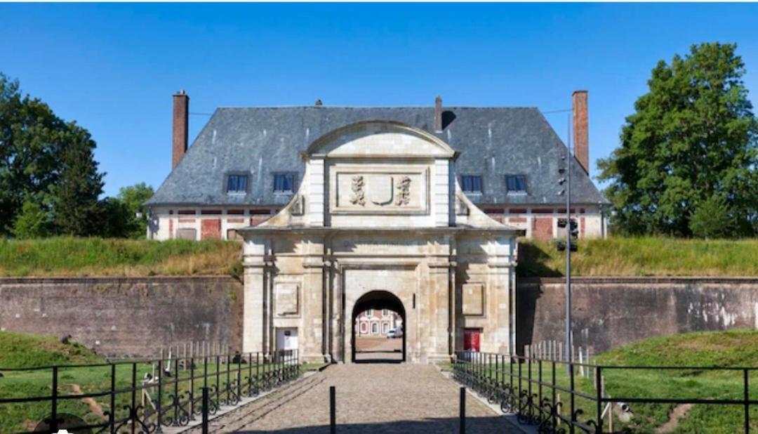 Entre Les Places, Spacieux Avec Parking Gratuit Arras Exteriér fotografie